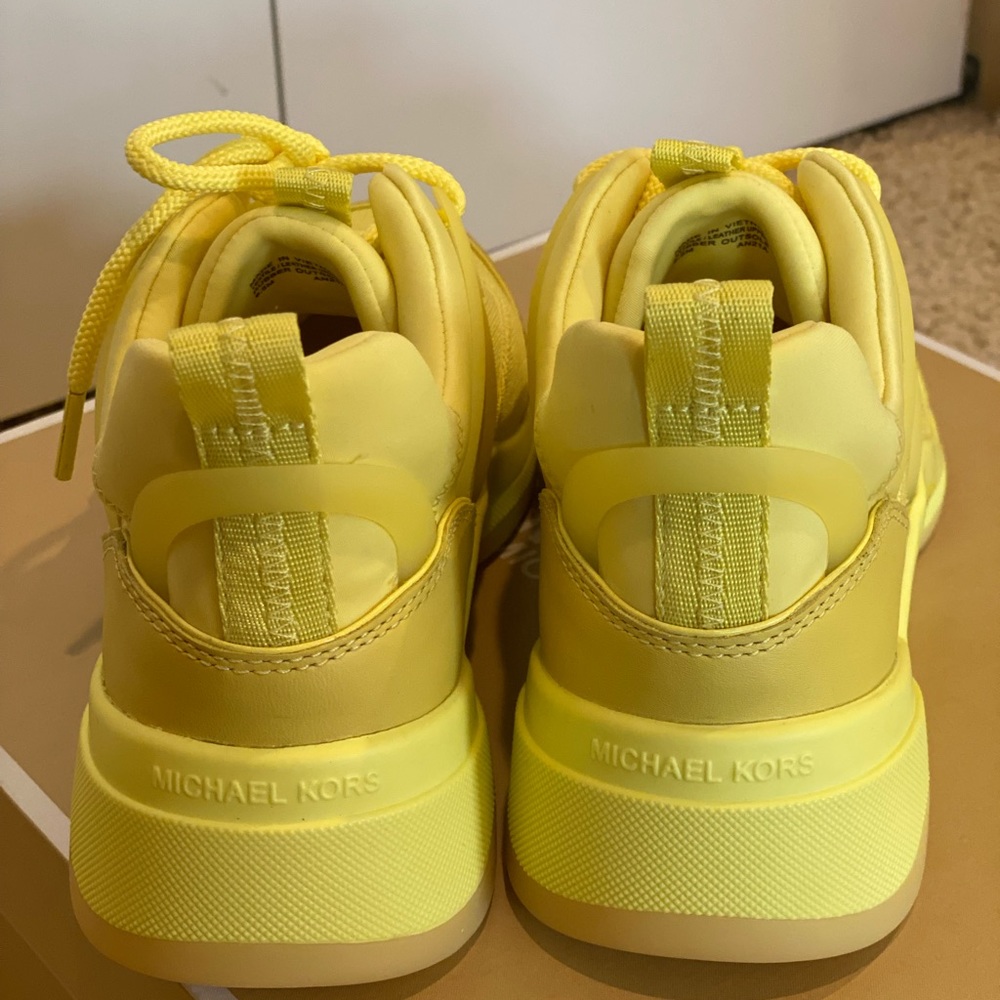 Shoes - Picture 4 of 7